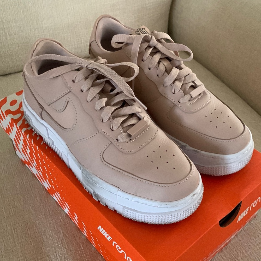 Nike Air Force 1 Pixel